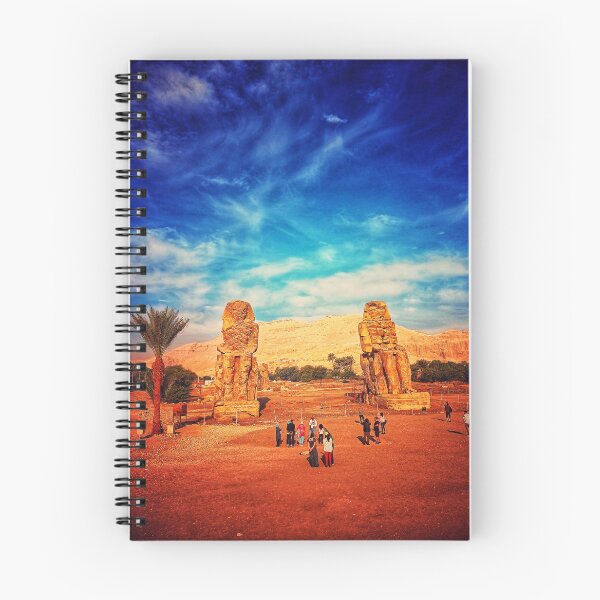Aperçu de l'œuvre Les Gardiens du Nil : Les Colosses de Memnon sous un ciel peint créée et vendue par Faruk Kalkan Travel Gallery.