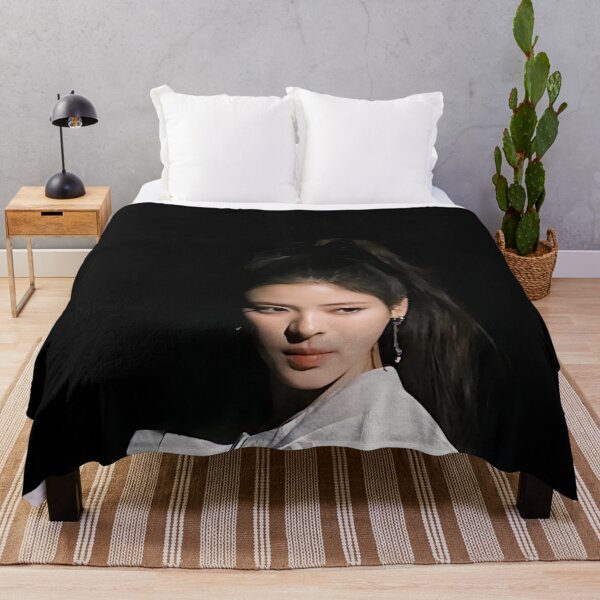 Aperçu de l'œuvre MEOVV Anna présente ses produits Drop Top | Collection exclusive pour les fans créée et vendue par Valereekmerch.