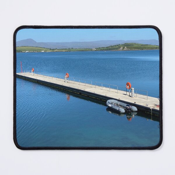 Artikelvorschau, Anlegestelle in Bantry Bay, County Cork, Irland entworfen und verkauft von Kate Anderson Art.