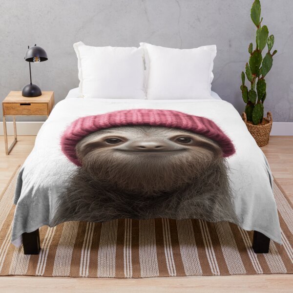 Artikelvorschau, Gemütliches Faultier mit rosa Wintermütze, trendiges Tiermode-Kunstwerk entworfen und verkauft von LazyOwlStore.