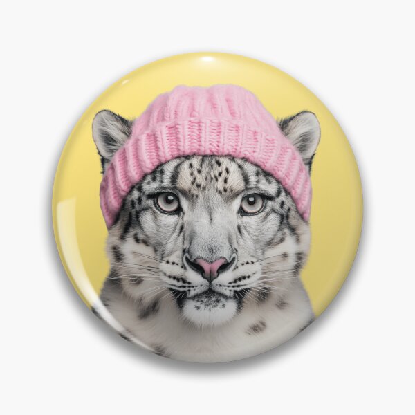 Artikelvorschau, Gemütlicher Schneeleopard mit rosa Wintermütze, trendiges Tiermode-Kunstwerk entworfen und verkauft von LazyOwlStore.