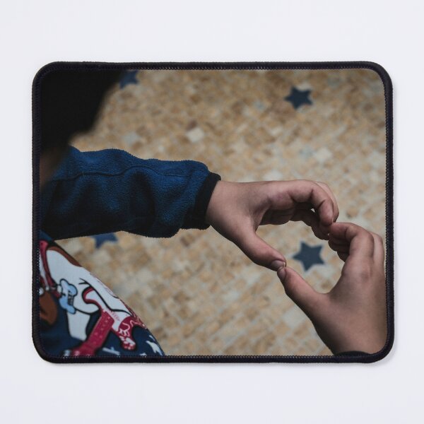 Artikelvorschau, Kleine Hände, große Liebe entworfen und verkauft von OscarFotoPrints.
