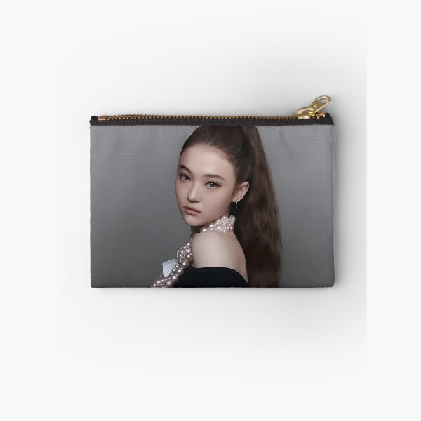 Artikelvorschau, MEOVV Ella Hands Up Drop Top Merch | Exklusive Fan-Kollektion entworfen und verkauft von Valereekmerch.