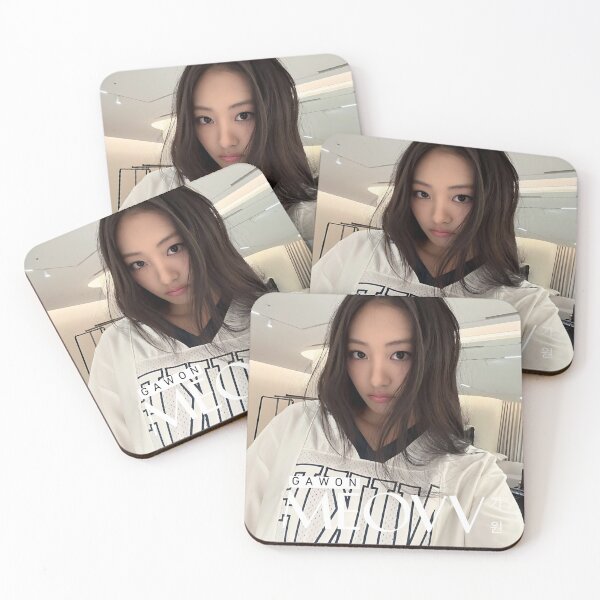 Artikelvorschau, MEOVV Gawon Hands Up Drop Top Merch | Exklusive Fan-Kollektion entworfen und verkauft von Valereekmerch.