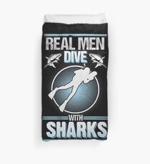 Echte Männer tauchen mit Haien Shark Diving Bettbezug