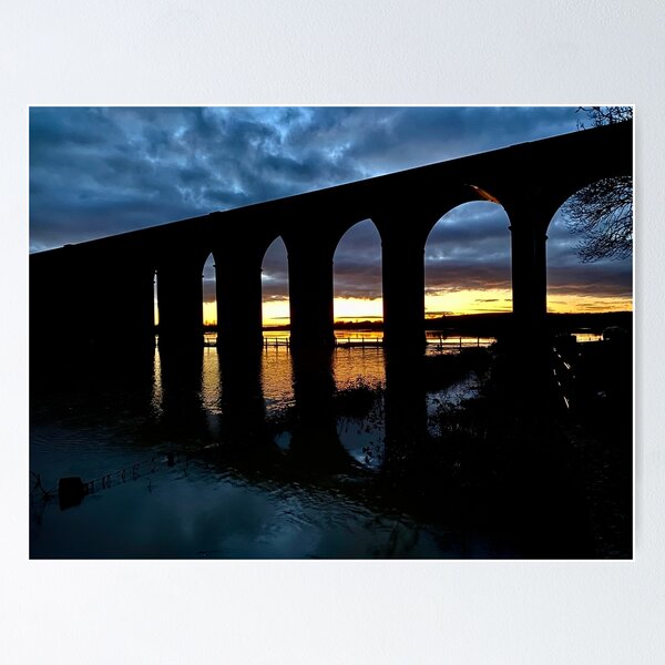 Aperçu de l'œuvre Coucher de soleil au viaduc de Harringworth, Northamptonshire créée et vendue par Kate Anderson Art.