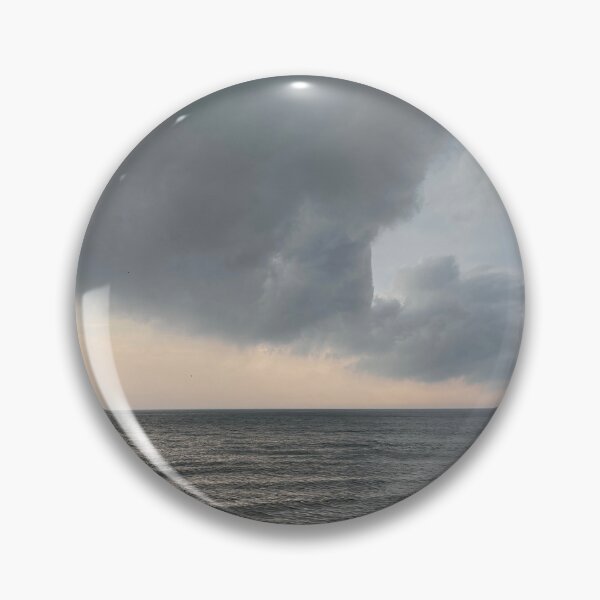 Artikelvorschau, Feeder Clouds, Strand von Skegness, Lincolnshire entworfen und verkauft von Kate Anderson Art.