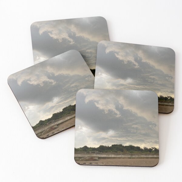 Artikelvorschau, Feeder Clouds führen zu Super Cell, Sturm, Skegness Beach, Lincolnshire, Großbritannien entworfen und verkauft von Kate Anderson Art.
