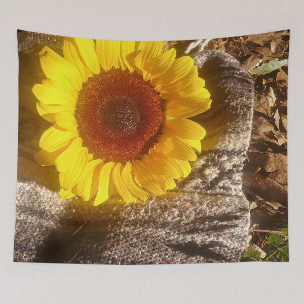 Artikelvorschau, Schläfrige Sonnenblume entworfen und verkauft von ElleFitzpatrick.