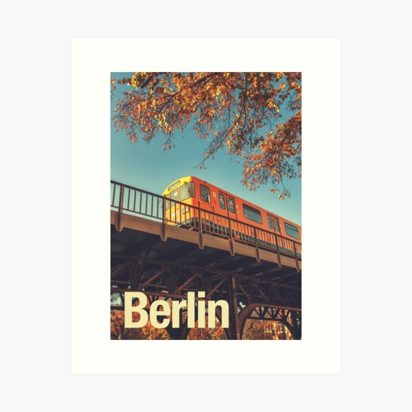 Artikel-Vorschau von Ein Herbstmoment in Berlin – die orange U-Bahn, designt und verkauft von Drawings Project.