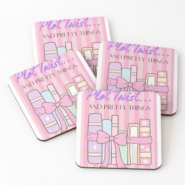Artikelvorschau, Pinke, mädchenhafte Büchergrafik – „Plot twists and pretty things“ – Süßes Lesezitat-Design entworfen und verkauft von ERA Creative Design.