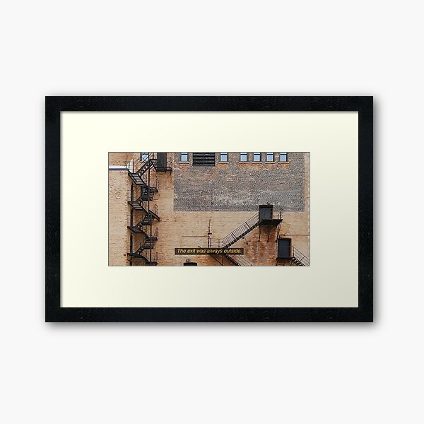 Aperçu de l'œuvre Photographie urbaine avec légende digne d'un film créée et vendue par holaitssher.