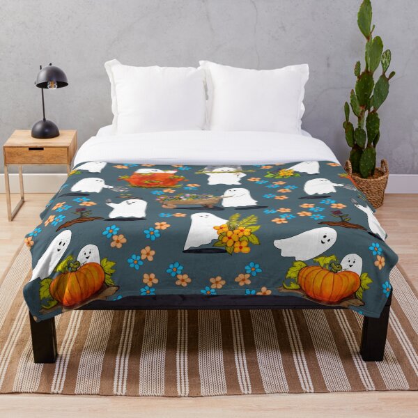 Aperçu de l'œuvre Fantômes du jardin créée et vendue par Honey Crystal Fashion and Homegoods .