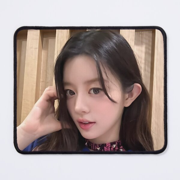 Aperçu de l'œuvre Produits dérivés Minju Bomb | Collections « Bomb » et « Do The Dance » créée et vendue par Valereekmerch.