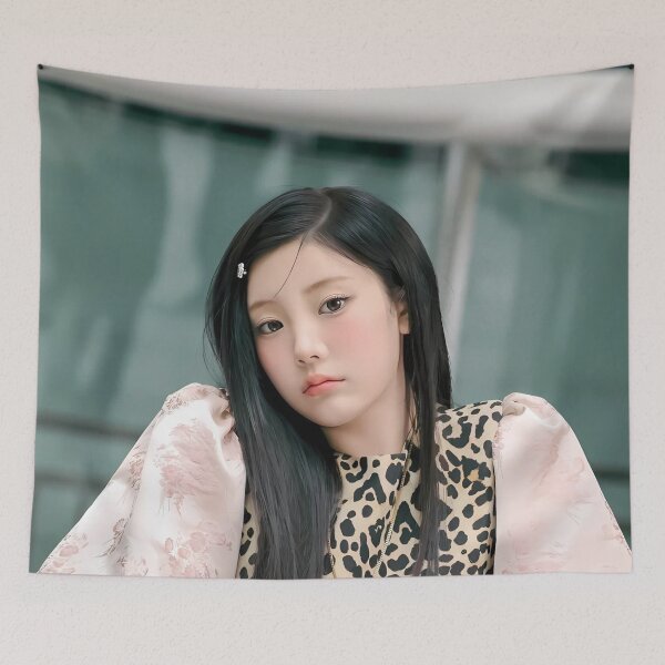Aperçu de l'œuvre Produits dérivés Wonhee Bomb | Collections « Bomb » et « Do The Dance » créée et vendue par Valereekmerch.