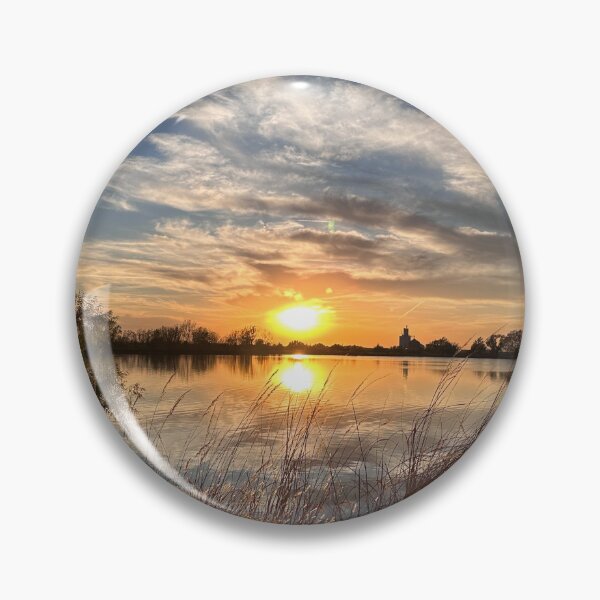 Artikelvorschau, Sonnenuntergang spiegelt sich auf einem Teich entworfen und verkauft von RnIDesignd.
