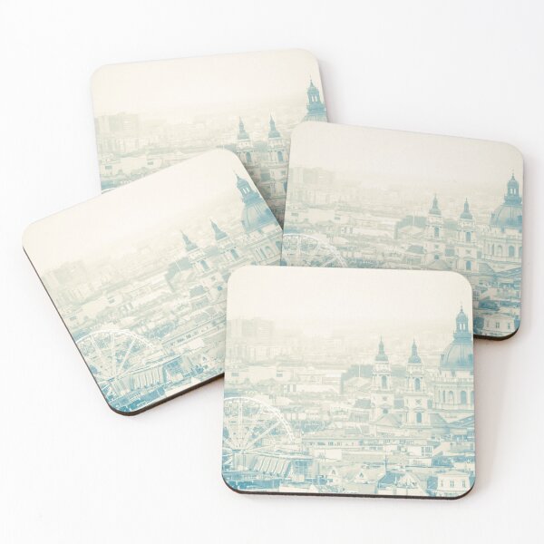 Artikelvorschau, Budapester Stadtbild mit Vintage-Filter – Retro-Skyline-Fotografie aus Europa entworfen und verkauft von MetaModel Editions.