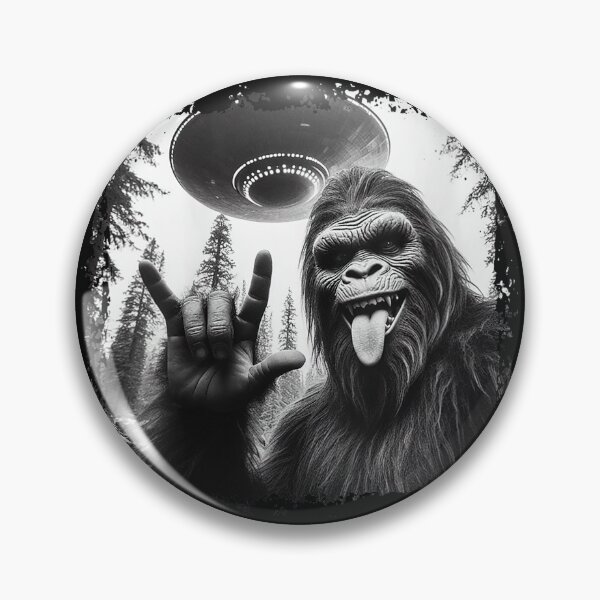 Artikelvorschau, Bigfoot und UFO-Selfie entworfen und verkauft von The Cottage Cauldron.