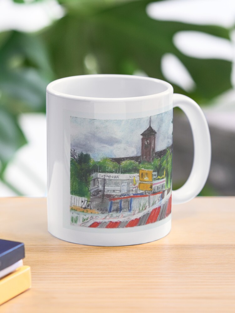 Thumbnail 1 von 6, Kaffeebecher, Potsdam, Blick über den Bauzaun zum Brauhausberg und Plattners MINSK Museum designt und verkauft von WITZELS.