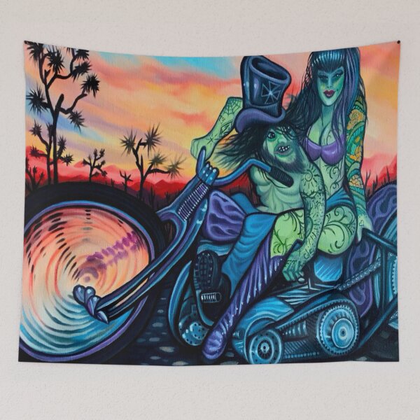 Artikelvorschau, Ghoulish couple cruises desert during dramatic sunset  entworfen und verkauft von Mikekobo.