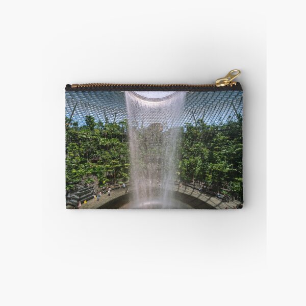 Artikelvorschau, Der wunderschöne Juwelenwasserfall im Flughafen Changi entworfen und verkauft von WorldScenery.