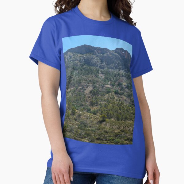 Vista previa del artículo con la obra «La montaña con un agujero en ella», diseñado y vendido por Malcolm Snook.