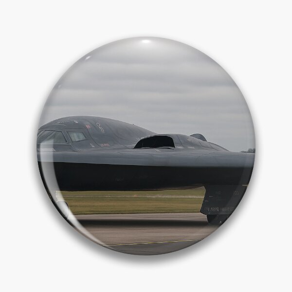 Artikelvorschau, B-2 Spirit Stealth Bomber auf der Landebahn entworfen und verkauft von Skyframe Aviation.