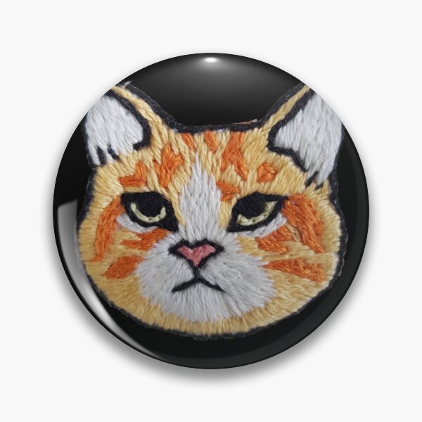 Artikelvorschau, Handgestickter Aufnäher mit orangefarbenem getigertem Katzengesicht entworfen und verkauft von OzzyMac.