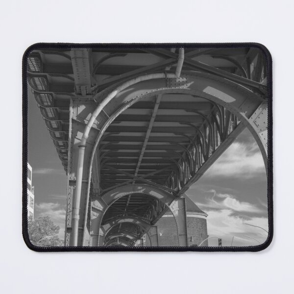Artikelvorschau, Industriebögen – Urbane Stahlgeometrie in Monochrom entworfen und verkauft von Ellaire.