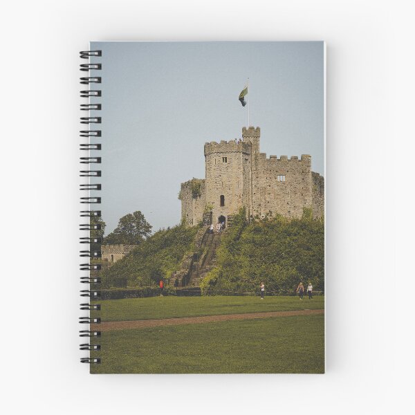 Artikelvorschau, Unter der Flagge – Cardiff Castle auf dem Hügel entworfen und verkauft von Rowena Ko.