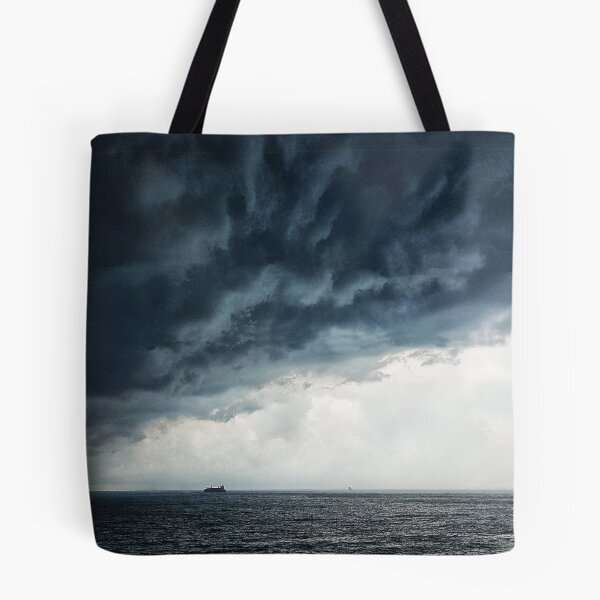 Artikelvorschau, Gewitterwolken auf See entworfen und verkauft von DesignsAndStuff.