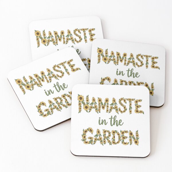 Artikelvorschau, Namaste im Garten – Florales Yoga-Zitat-Design für Naturliebhaber entworfen und verkauft von Lunari Prints.