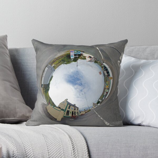 Glencolmcille - Biddy's Crossroads Pub(Sky-in) Throw Pillow