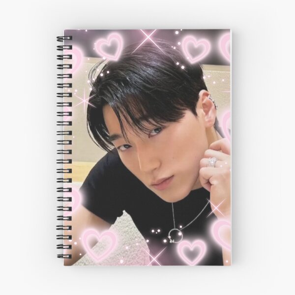 Aperçu de l'œuvre Kpop ATEEZ San Pink Hearts créée et vendue par StarBunnyDesign.