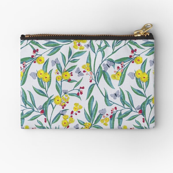 Aperçu de l'œuvre Fleurs d'eucalyptus et papillons australiens sur fond bleu clair – Motif botanique créée et vendue par IndahBode.