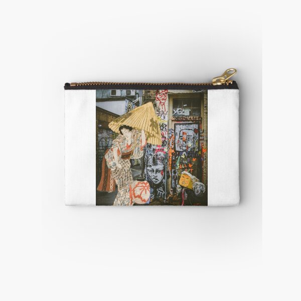 Artikelvorschau, Ukiyoe Frau mit einer Laterne. entworfen und verkauft von deadpeacock_art.