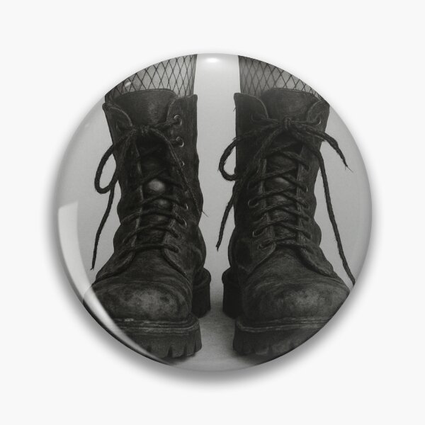 Artikelvorschau, Combat Boots & Netzstrümpfe – Kräftige weibliche Power in Schwarz & Weiß entworfen und verkauft von Bohospiritart.