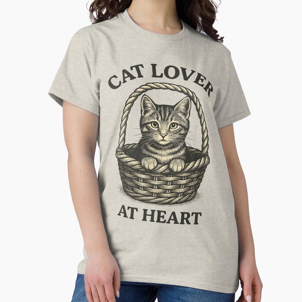Cat Lover With Heart, Cute Cat Sayings Shirt Classic T-Shirt Store24Hs