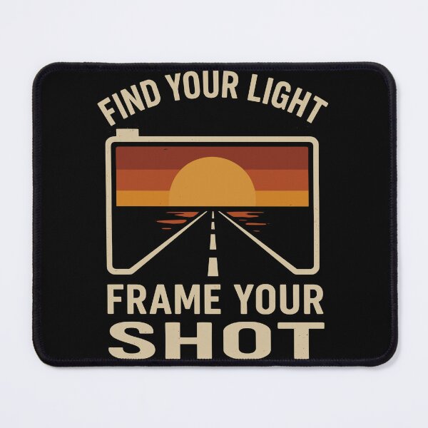 Aperçu de l'œuvre Trouvez votre lumière, cadrez votre photo, t-shirt Sunset créée et vendue par ThreadQuirk.