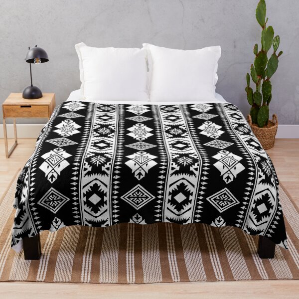 Aperçu de l'œuvre Motif aztèque vertical noir et blanc – Motif géométrique tribal créée et vendue par EmeraldeaArt.