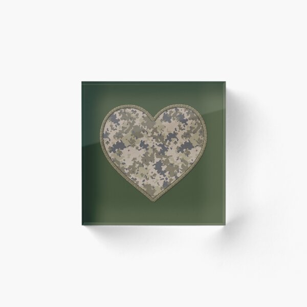 Aperçu de l'œuvre Petit cœur camouflage – Patch camouflage Love Design créée et vendue par Spaabus.