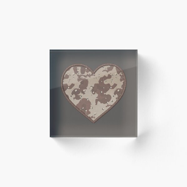 Artikelvorschau, Desert Camo One Heart – Camouflage Patch Love Design entworfen und verkauft von Spaabus.