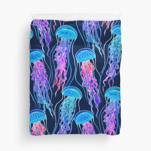 Vista previa del artículo con la obra «Medusa arcoíris luminiscente sobre azul marino», diseñado y vendido por micklyn.