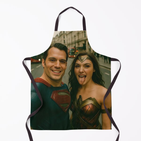 Artikelvorschau, Superhelden-Selfie: Lustiges Superman- und Wonder Woman-Stadtfoto entworfen und verkauft von Alan Javier Cordoba Espinosa.