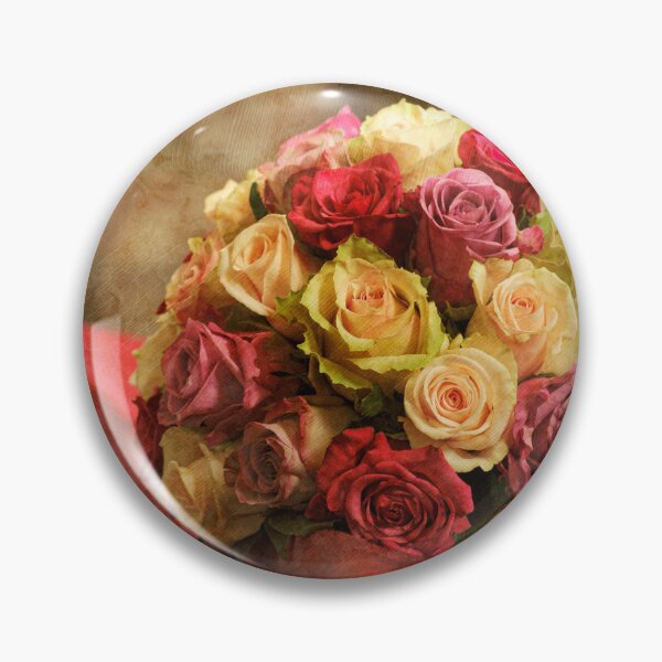Artikelvorschau, Eleganter Strauß gemischter Rosen auf einer dekorierten Kirchenbank mit Struktureffekt entworfen und verkauft von FotoMahieu.