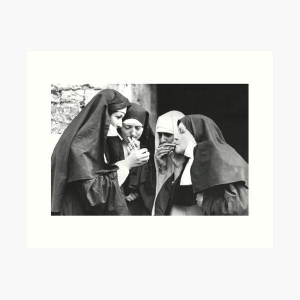 Artikel-Vorschau von NONNEN RAUCHEN VINTAGE KUNST, designt und verkauft von MarkedArtPrints.