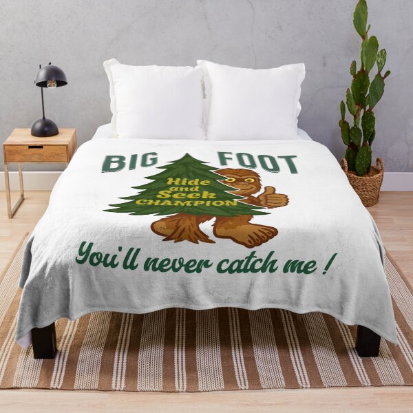 Artikelvorschau, Bigfoot Hide and Seek Champion – Lustige Geschenkidee mit mythischem Cartoon-Geschöpf entworfen und verkauft von VueArts.