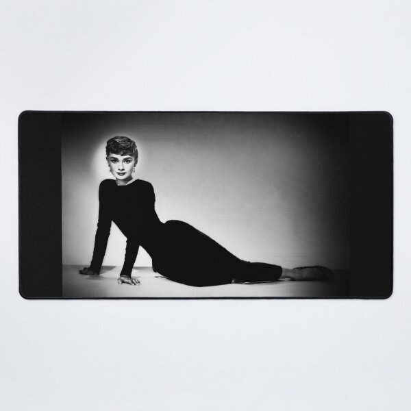 Artikelvorschau, Eine junge Audrey Hepburn entworfen und verkauft von stevepaint.