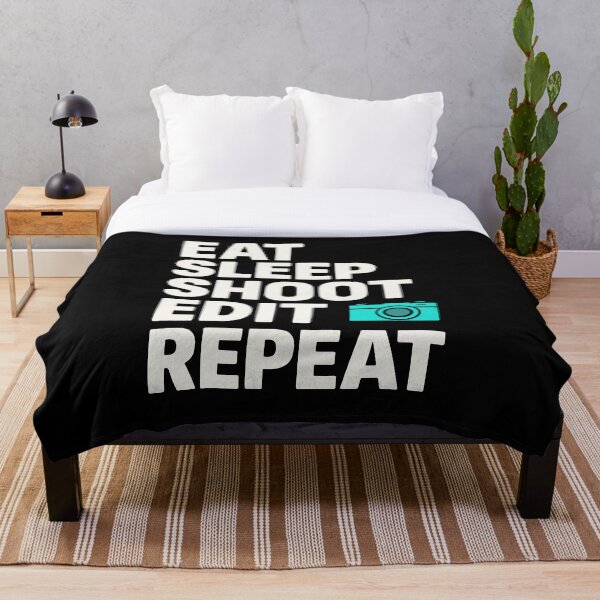 Artikelvorschau, Eat Sleep Shoot Edit Repeat Grafik-T-Shirt für Fotografen entworfen und verkauft von ThreadQuirk.