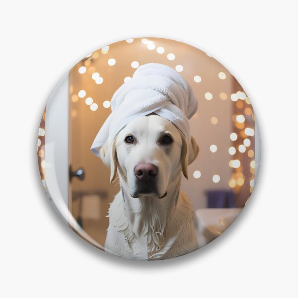 Artikelvorschau, Weißer Labrador mit Handtuch auf dem Kopf nach dem Duschen – Entspanntes und süßes Haustierdesign entworfen und verkauft von lugillustration.